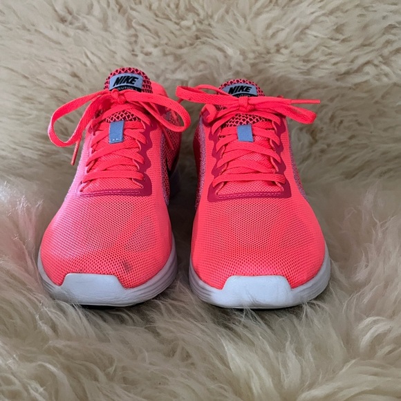 Nike Peach Revolution 3 Running Shoes - Picture 2 of 8